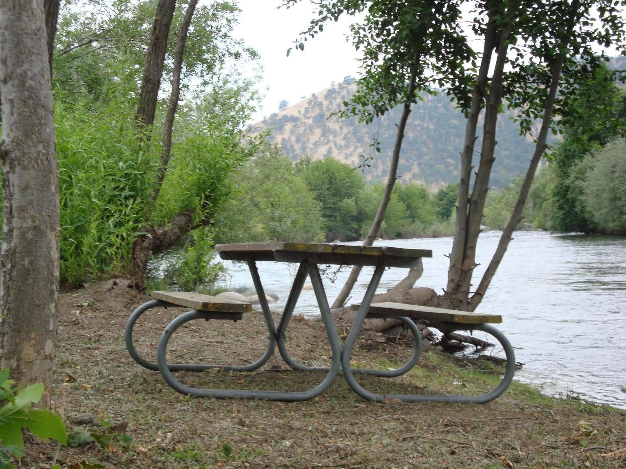 Sequoia Riverfront Cabins Three Rivers Buitenkant foto